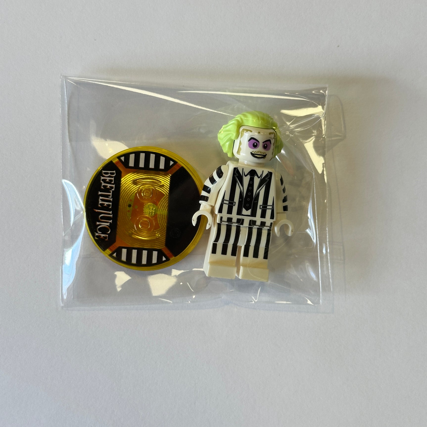 Beetlejuice Minifig with Base - LEGO Dimensions