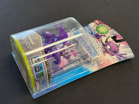 Cynder (Purple Metallic 2012 Toy Fair Exclusive Edition) - Skylanders Spyro's Adventure