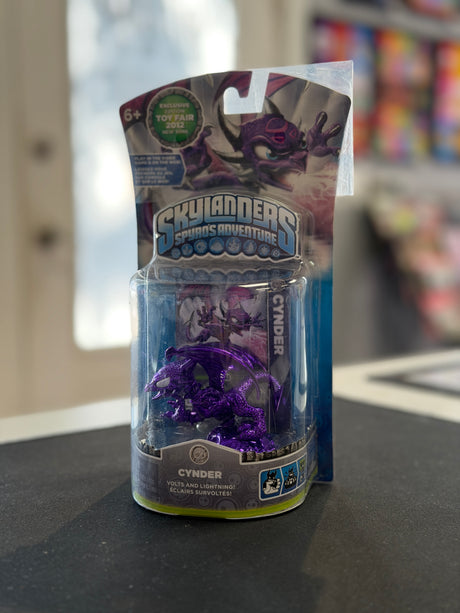 Cynder (Purple Metallic 2012 Toy Fair Exclusive Edition) - Skylanders Spyro's Adventure