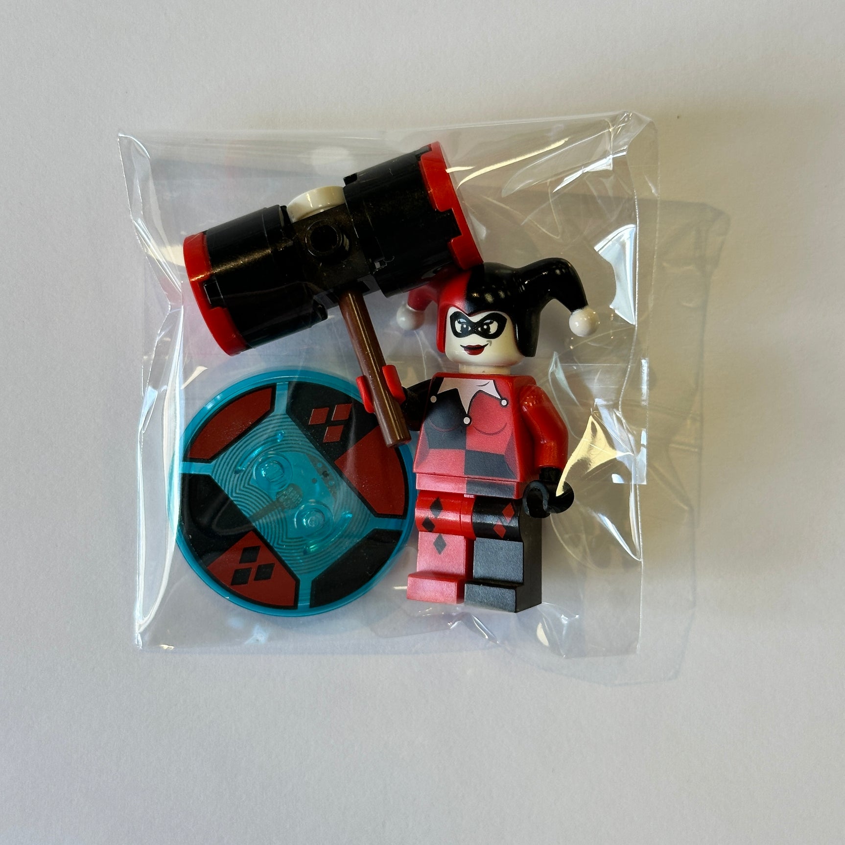 Harley Quinn DC Comics Minifig with Base - LEGO Dimensions